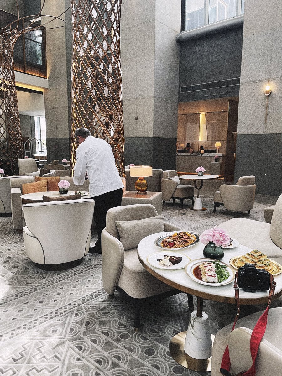 bayanalsadiq's tweet photo. BTS for the Four Seasons Hotel photoshoot 📷♥️ تصوير فندق الفورسيزنز في الرياض (@FSRiyadh)
#fourseasons #photography #saudiarabia https://t.co/0Q708gGKtr