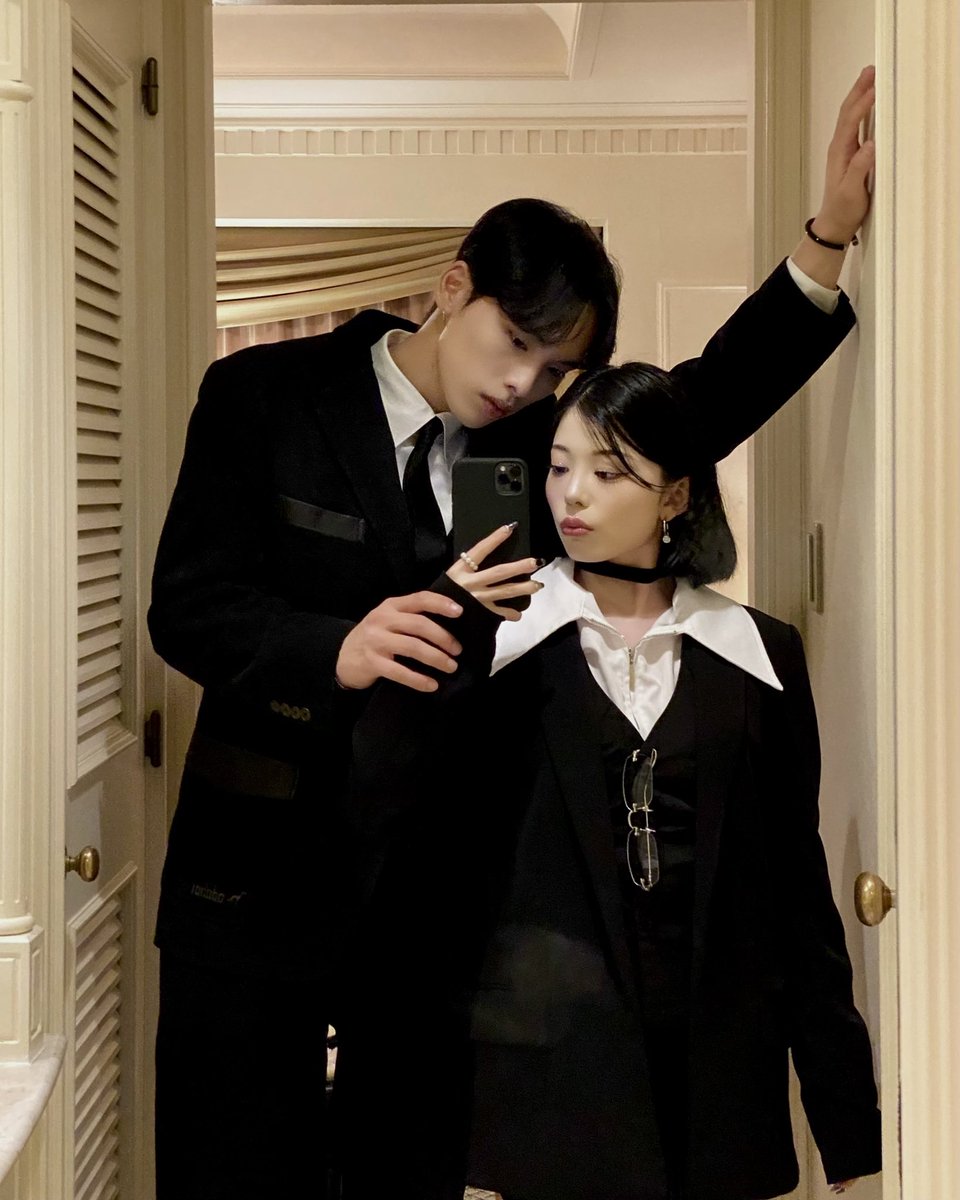 👩🏻‍❤️‍💋‍👨🏻
Instagram.com/___rikiya818___