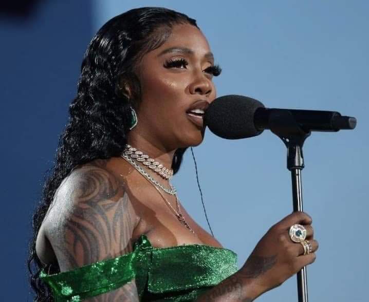 Tiwa Savage 🇳🇬: " Quand les hommes prient pour une femme, ils prient pour une bonne femme, quand les femmes prient pour un mari, elles prient pour un homme riche. "

« Les hommes sont les seules personnes qui aiment vraiment. Les femmes aiment pour une seule raison.