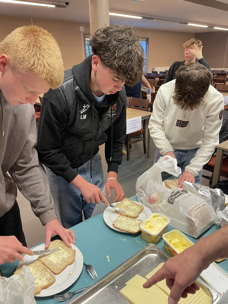 CyresHumanities's tweet photo. Today’s learning experience? How to make sandwichs 🇧🇪🥪📚 @StCyresSchool @CyresYr11 https://t.co/nBMkUxPGbl
