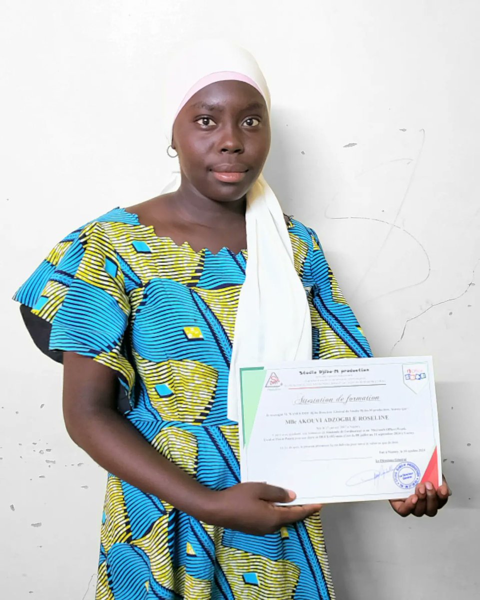 StudioDjiboMPro's tweet photo. C'était un plaisir pour moi de procéder à la remise des attestations de fin de formation. Après deux mois de formation en informatique bureautique aux acteurs et figurants du mon film "#la_fascination_de_Malika_pour_la_Chine"
Merci pour votre accompagnement et faites-en bon usage https://t.co/tDoex9Snqa