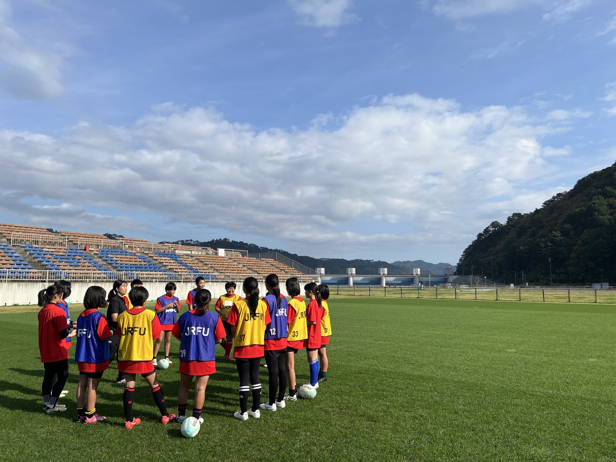 taiyokoho's tweet photo. 本日の「太陽生命ラグビー1dayスクールin釜石」は、大勢の皆さんにご参加いただき無事終了しました！
東北各地から集まった子どもたちは、メインコーチを務めてくださった元日本代表の横尾千里さんの熱血指導のもと汗を流しました🏃✨

(ラガール最強説、気になります…) https://t.co/ys7raC9AVf
