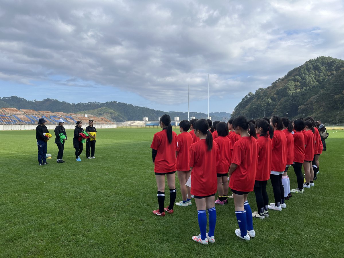 taiyokoho's tweet photo. 本日の「太陽生命ラグビー1dayスクールin釜石」は、大勢の皆さんにご参加いただき無事終了しました！
東北各地から集まった子どもたちは、メインコーチを務めてくださった元日本代表の横尾千里さんの熱血指導のもと汗を流しました🏃✨

(ラガール最強説、気になります…) https://t.co/ys7raC9AVf
