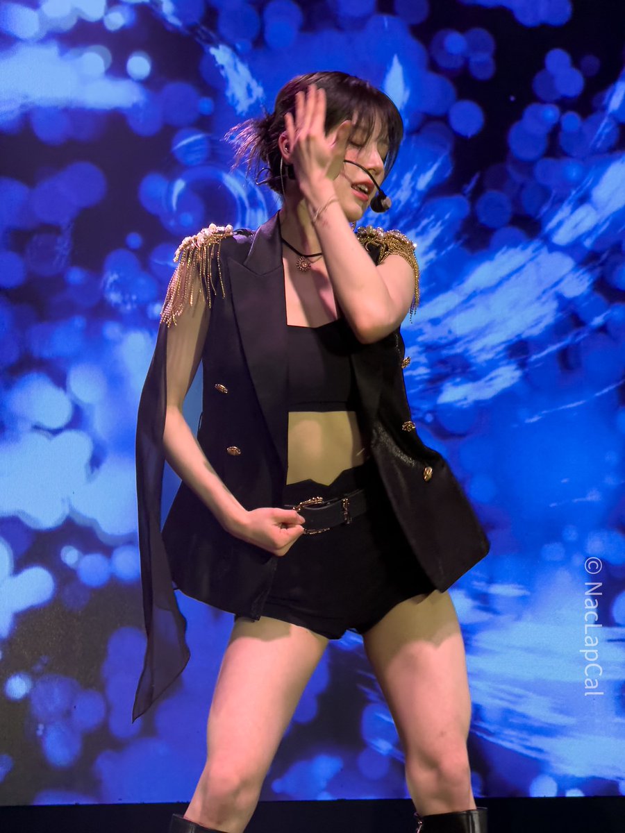 CultureWhispers's tweet photo. @official_artms Heejin Artms Show Razzmatazz Barcelona 2024 #heejin #razzmatazz #ARTMSinBarcelona #artms https://t.co/h5Zjugueg4