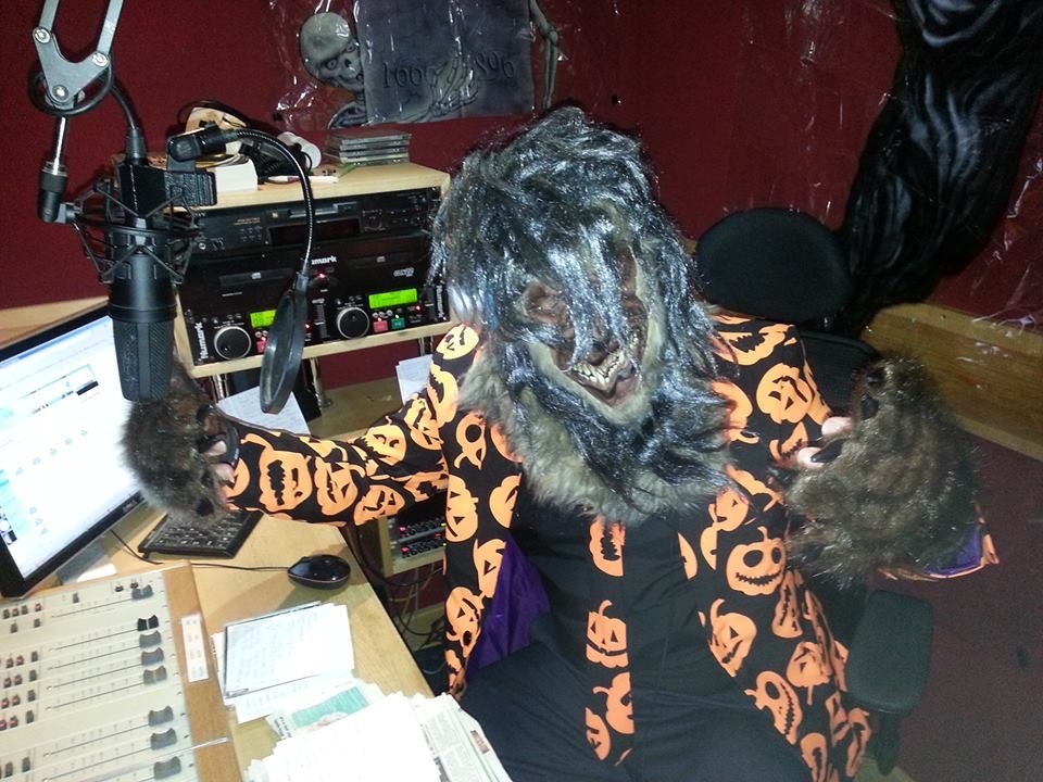 Join Stuart ‘Huggy’ Hughes tonight between 7.00 &amp; 8.00pm for a Halloween 🎃 Special Show featuring the Gruesome Twosome