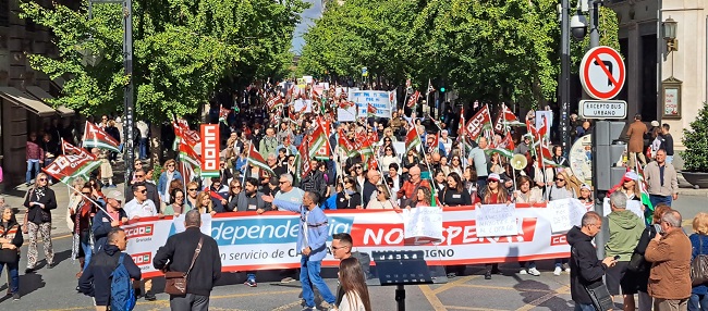 IndeGranada's tweet photo. "¡La dependencia es un derecho!"

Fue uno de los mensajes coreados en la manifestación convocada por @ccoogranada para denunciar la situación de "caos" del sistema de la dependencia y exigir a la Junta de Andalucía soluciones
👇👇👇
https://t.co/w0Eb5627qw https://t.co/sjq837lPrp