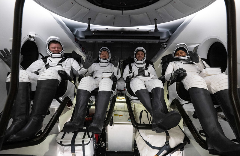 RevesdEspace's tweet photo. 👨🚀👩🚀 Bonne nouvelle : l'astronaute de la NASA de #Crew8 qui avait été hospitalisé après son retour de l'ISS est sorti de l'hôpital Ascension Sacred Heart Pensacola en Floride. Il a rejoint ses coéquipiers au centre Johnson de Houston.
La NASA n'a pas communiqué son nom. https://t.co/Q71fEEFTCH