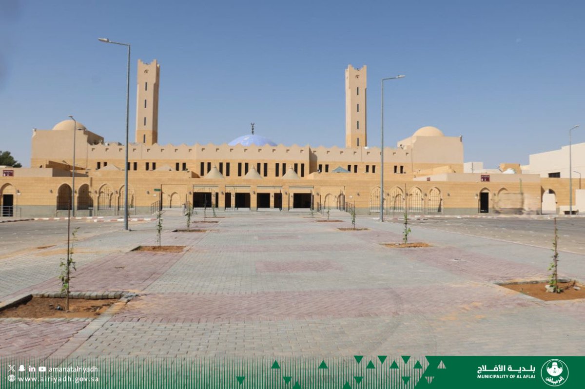 تواصل #بلدية_الأفلاج جهودها في تحسين البيئة والمظهر الجمالي، من خلال غرس الأشجار في ساحات جامع الملك عبدالله. تأتي هذه المبادرة ضمن خطط البلدية لتعزيز المساحات الخضراء في المحافظة. 🌳

#أمانة_منطقة_الرياض