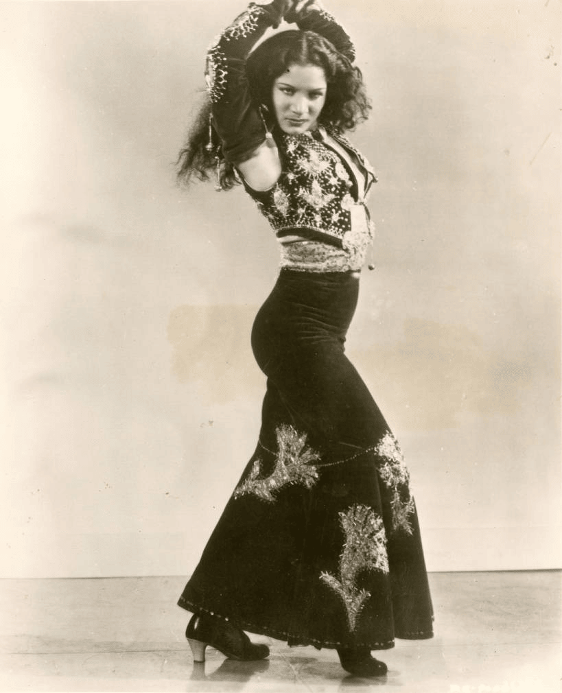 tiendaflamenca's tweet photo. Carmen Amaya 💃👏 #flamencodance #flamenco #palosflamencos #bailaora #flamencostyle https://t.co/jyoBwHX9sb