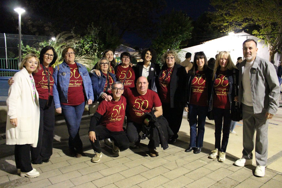 quartdepoblet's tweet photo. 🏫 El CEIP Molí d'Animeta celebra 50 anys d'història amb una festa plena d'emocions i retrobaments. Antics alumnes, professorat i la comunitat educativa es van unir en un esdeveniment ple d'alegria i nostàlgia. 🎶
#QuartdePoblet #CEIPMolídAnimeta #QuartEduca https://t.co/FFHeY9RHZ6