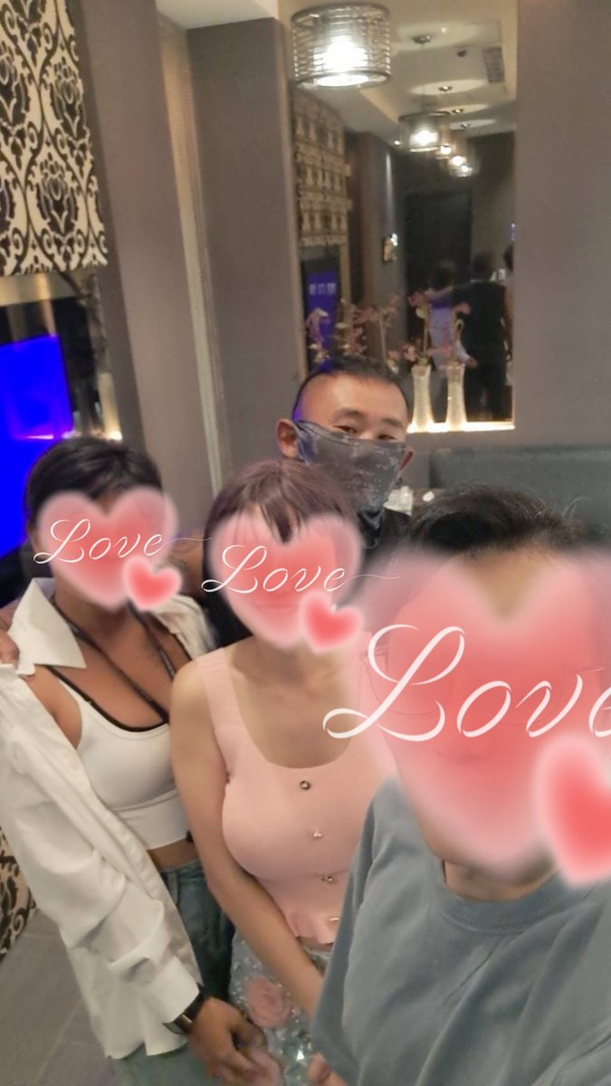 與 <a href="/VenusC520/">❣️ℒℴѵℯ Venus❣️</a> <a href="/backviewcp/">貝影【💞依貝子夫妻💞】</a>
一個月前的邀約！！今天真的來赴約了

維納斯人美好聊❤️那個面具又超漂亮
薇菈整個眼裡泛光，趕緊要了連結👶

狼哥原本還有點自卑，但見面聊天完
整個活絡了起來😎

下次如果還有機會，歡迎來高雄一起玩

#高雄夫妻
#女神駕臨
#同房交換