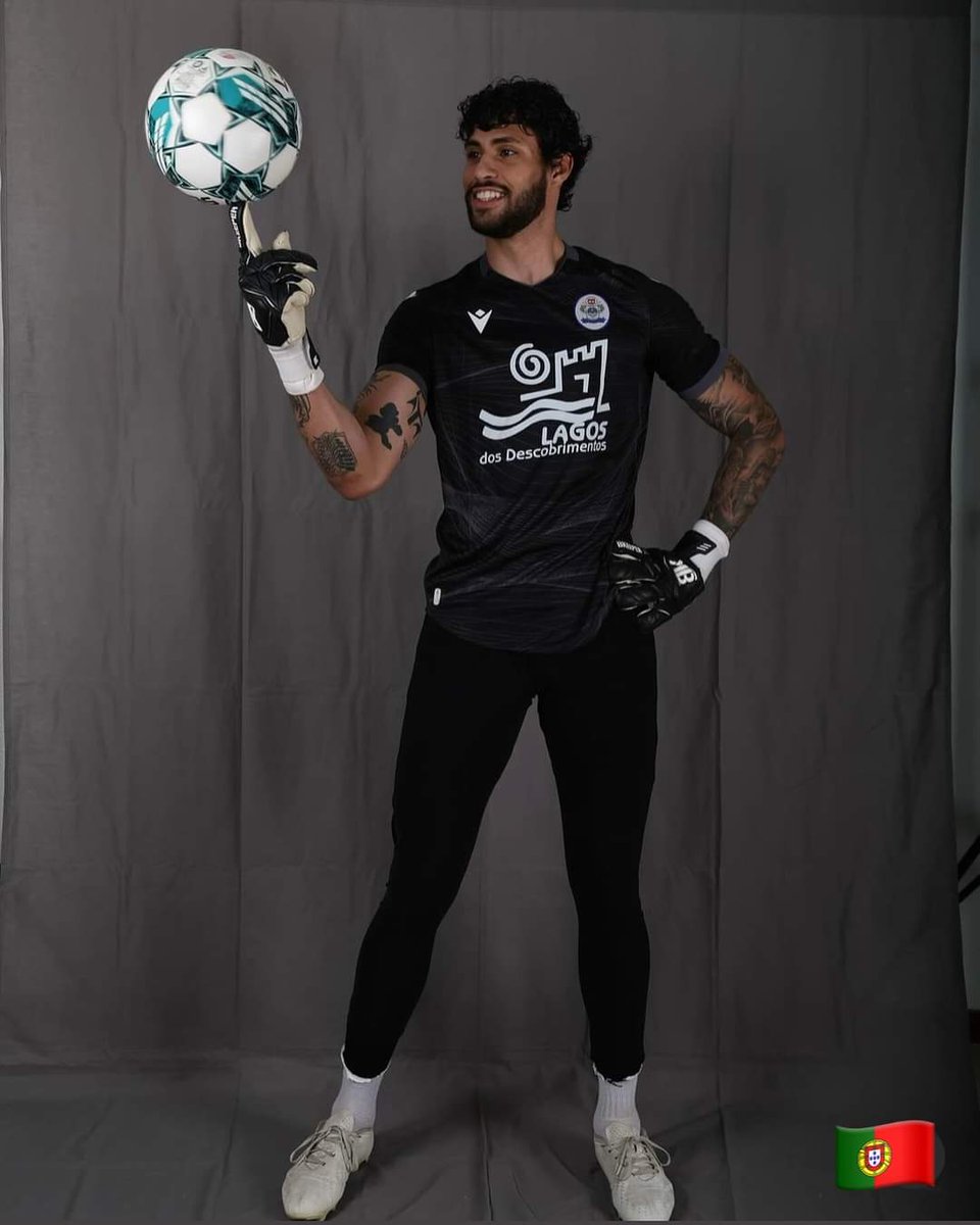 BkeeperSport's tweet photo. On est dans le monde pro portuguais 🇵🇹

#bkeeper #gloves #foot #keepers https://t.co/z7kfeaZGuu