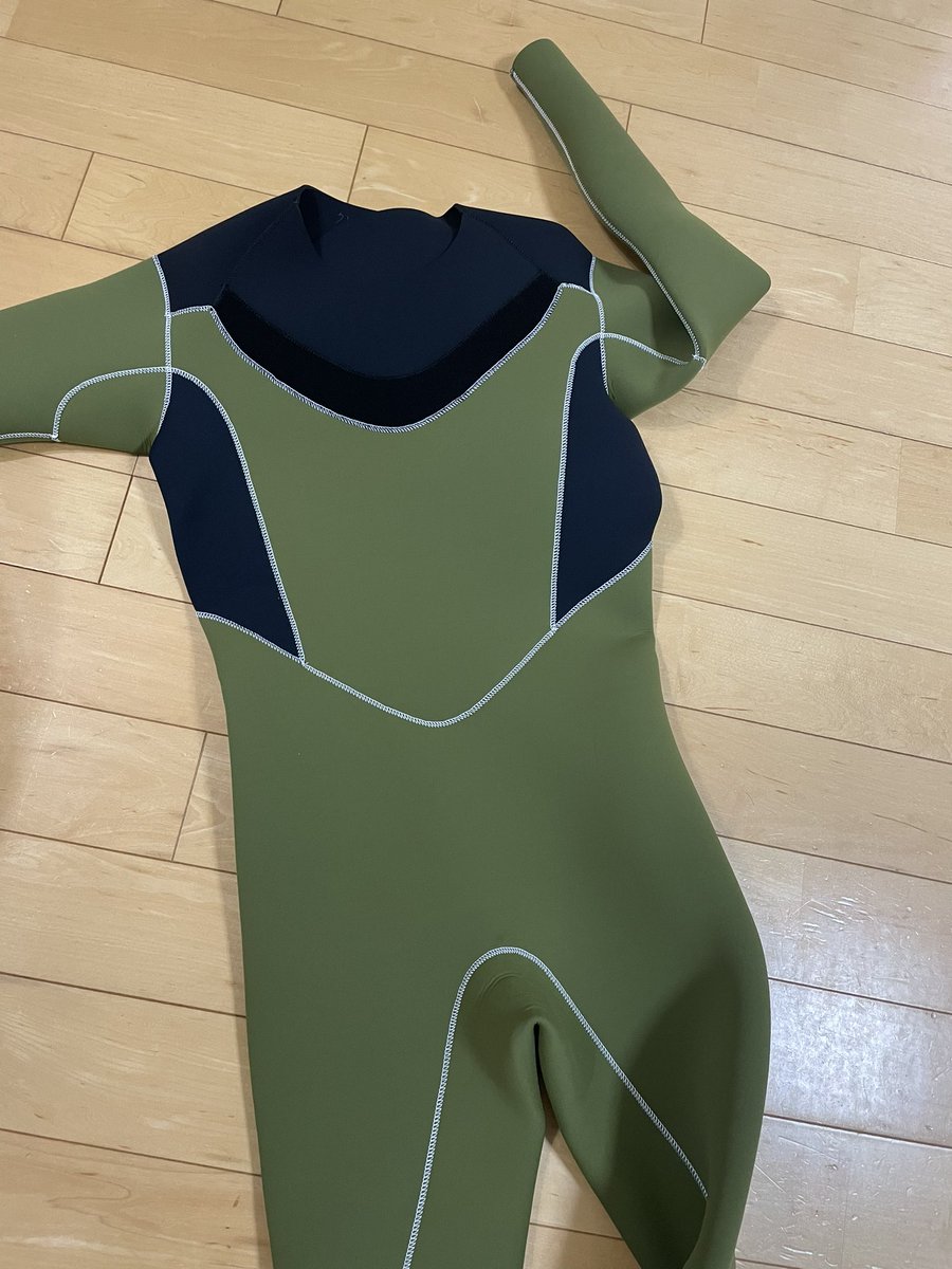 refresh_wind's tweet image. 3年ぶりに3ﾐﾘウエット買いました〜✨
新品は柔らかくて最高❗️