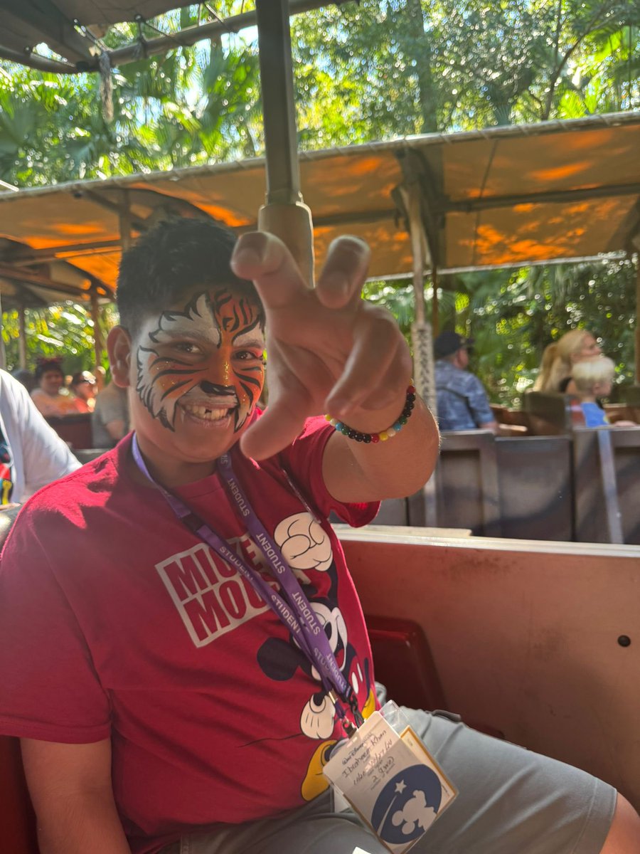 victoria_school's tweet photo. It was the last full day in Florida for our residential group! They spent the day at @WaltDisneyWorld Animal Kingdom 🐊🦓🦣

They loved seeing the animals and meeting special characters 🤩

#Florida #charity #disney #goodtimes #Happiness https://t.co/0OsA0tD75M