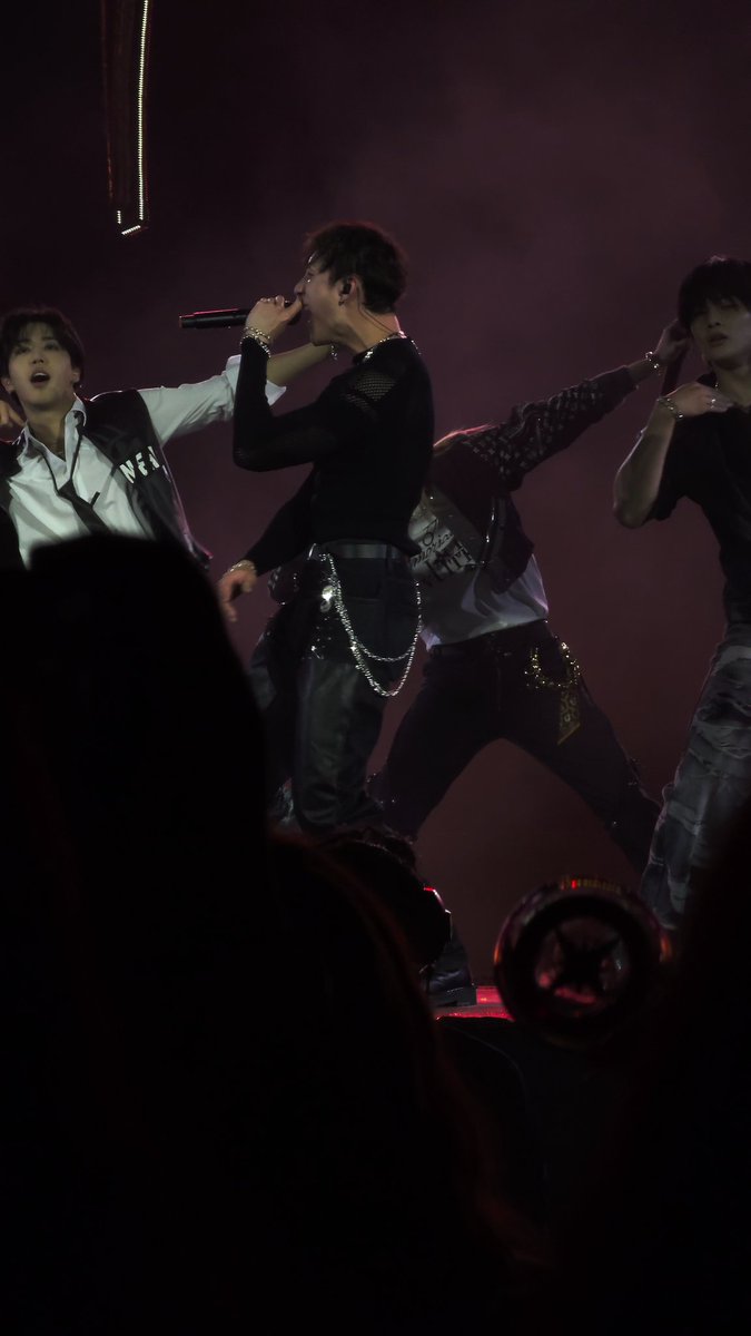 cherryluviex's tweet photo. ○°☆ dominATE concert core ☆°○

#StrayKids #스트레이키즈 #dominATE #dominATE_AUSTRALIA #dominATE_SYDNEY #ATE #YouMakeStrayKidsStay #스키즈 #스테이 #SKZ #STAY #Concert #Memories https://t.co/ZZlniWRsyj