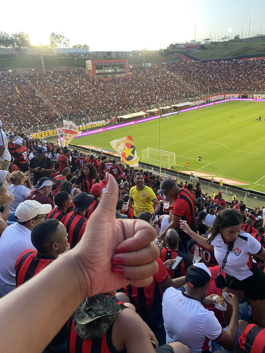 vicrodriguess's tweet photo. Surreal, o colossal ❤️🖤 https://t.co/PZr7GXpLEU