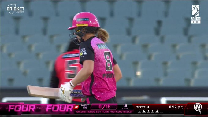 🚨 Ellyse Perry is batting 🚨 📹 Credits: Twitter/WBBL