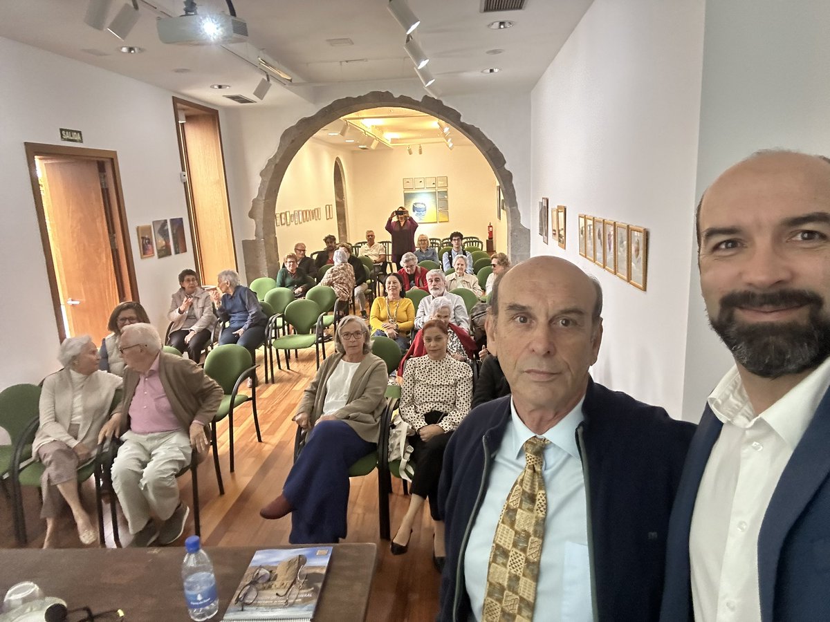 belendearena's tweet photo. Pedazo de ponencia ayer en el Centro de Arte e Interpretación del Paisaje de Moya sobre los aspectos más desconocidos del Belén de Arena de Las Canteras. Un placer haber compartido esta mañana con ustedes y gracias por la invitación a disfrutar de un lugar tan maravilloso https://t.co/wlk9wkaOV1