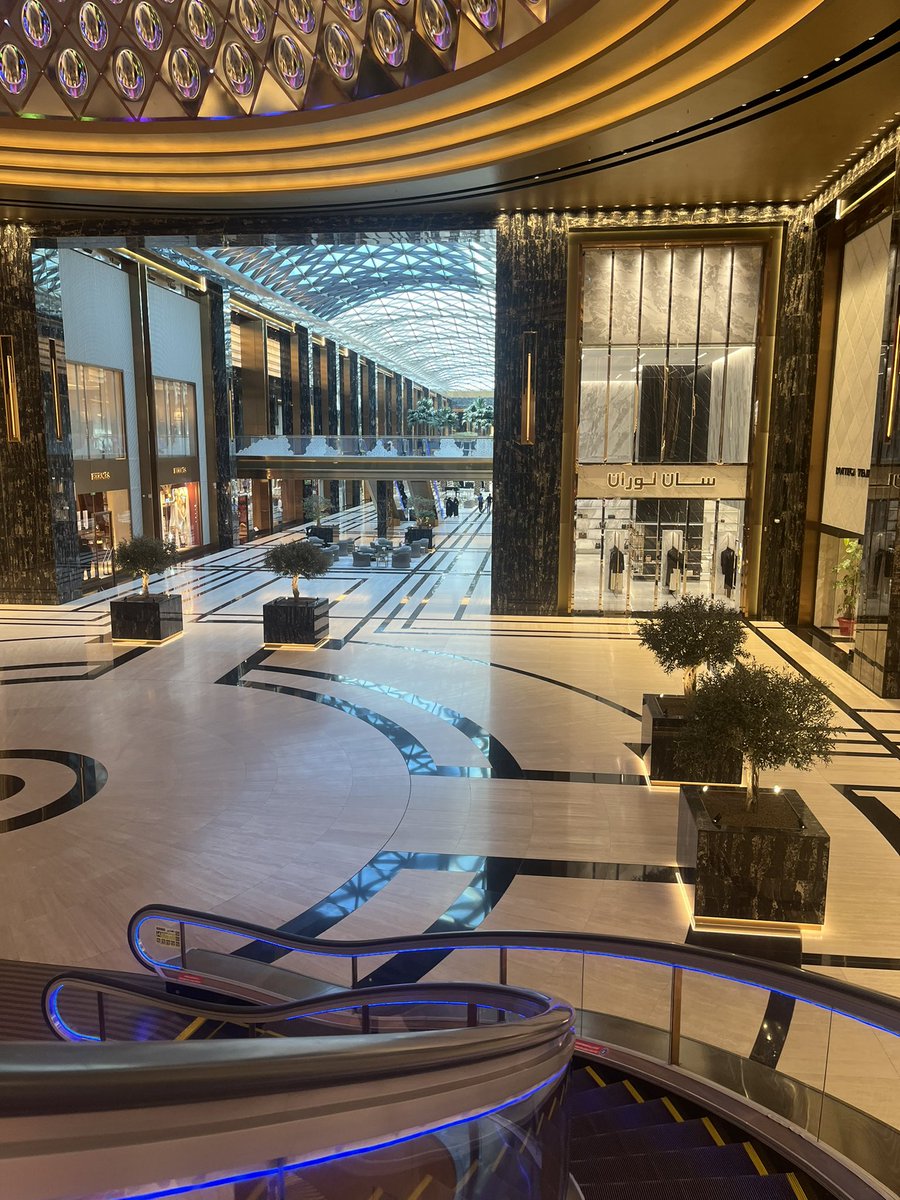 صباح الخير للأصدقاء المكافحين 

الذين حاولوا شق طريق النجاح 

فقام طرريق النجاح بشقهم

الافنيو📍 القريب الريوق 😍👍🏻