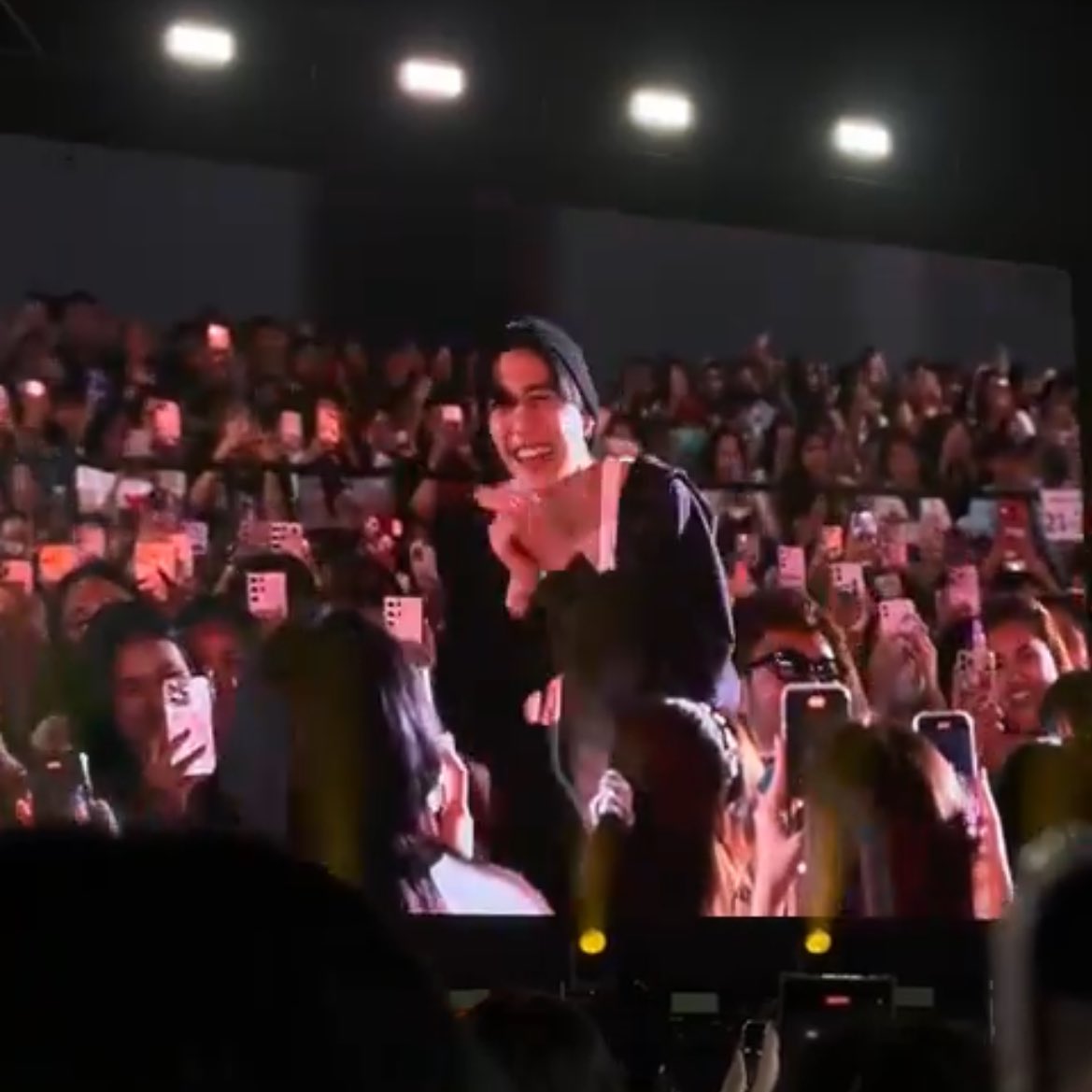 mecrushonhim's tweet image. ความสุขของชั้นมันแค่นี้เองอ่ะ แค่เห็นพีพีมีความสุข แล้วยิ้มหวานน่ารักมากจริงๆ ตาเป็นประกาย สดใสมากๆๆๆ พีแฮปปี้ พี่แฮปปี้ รักหนูพี💘😭🫳🏻