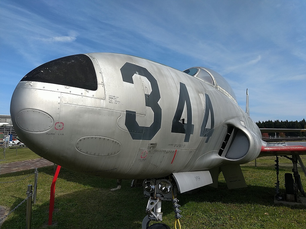 bomb_old's tweet photo. #三沢大空ひろば
#T33A
展示されてる機体の腐食が進んでいる中、最も古いはずのT-33Aは腐食が殆どない
当時の米国製の金属はレアメタルか何かの含有量が多く耐久性や耐蝕性が高いって聞いたことがあるので、この機体はMAPかノックダウンなのだろうか? https://t.co/ew6DsxAhjV