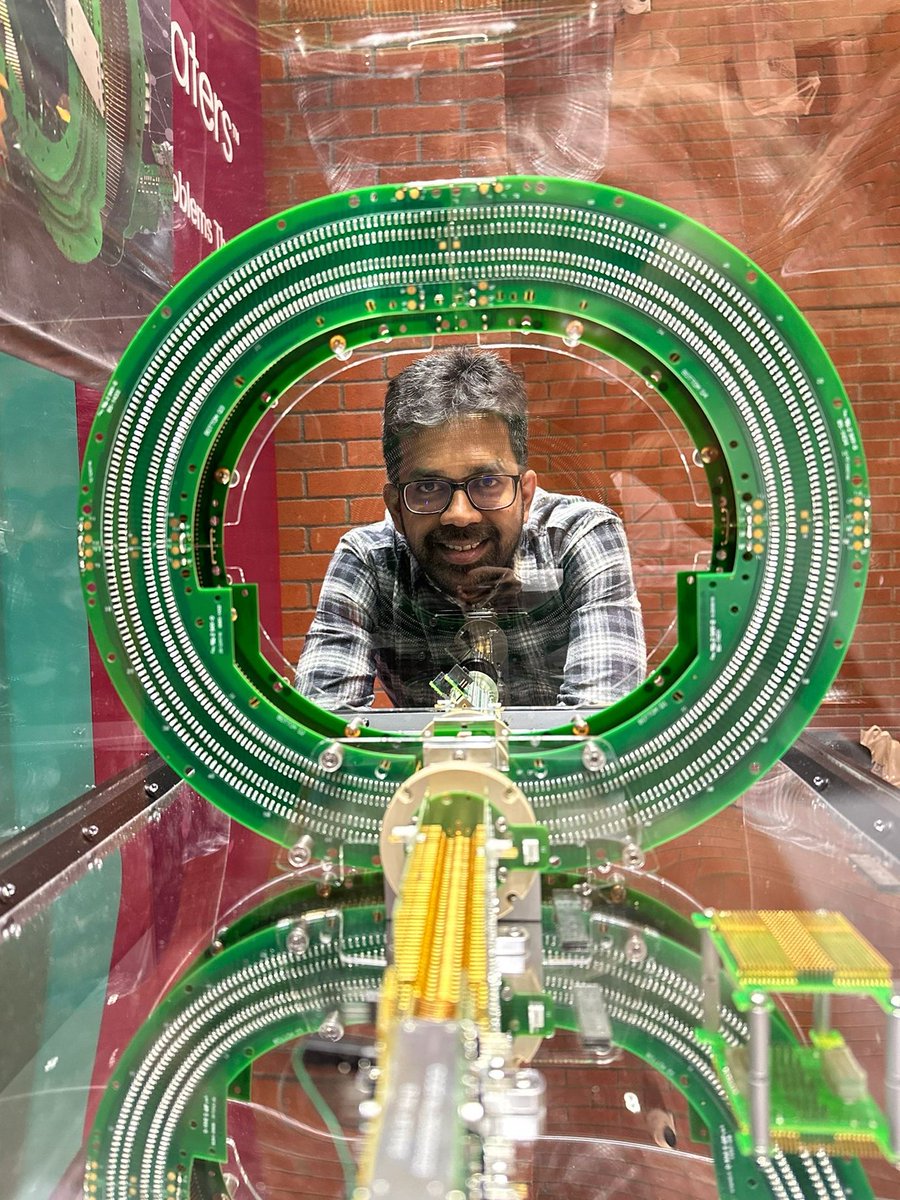 🙃How can you pass up the opportunity to feel like an ion?! #ILS conference in Shenzhen offers curious attendees the chance to take a selfie inside Ion Mobility #massspec. Our colleague Vannur didn't miss this rare opportunity!
ilsconf.org
<a href="/___iLS____/">International Lipidomics Society</a>  #lipidomics