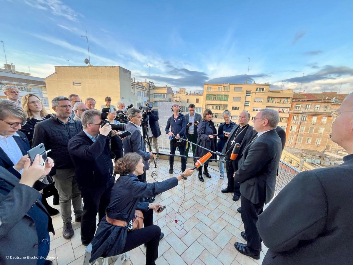 Heute geht in #Rom die XVI. Ordentliche Generalversammlung der #Bischofssynode zu Ende. Die deutschen Synoden-Bischöfe ziehen eine hoffnungsvolle Bilanz:  

👉 Pressemitteilung: ow.ly/G3Bm50TTXPE    

💬 Bischof Dr. Georg #Bätzing: „Nach meiner Einschätzung doch unumkehrbar