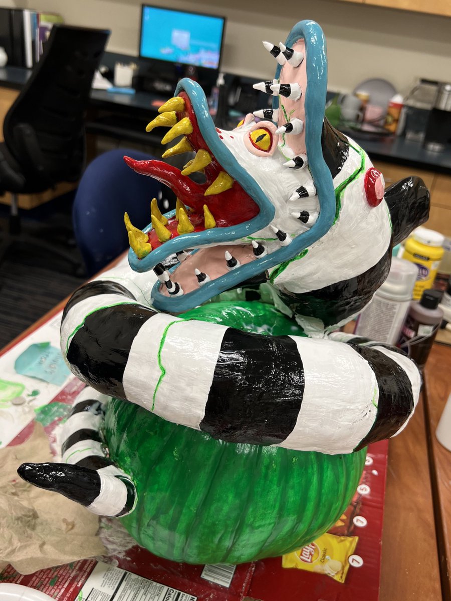 __beadinghearts's tweet photo. Update: it’s finished 💀👻💚🖤🩵❤️ https://t.co/RE1EC2olpP