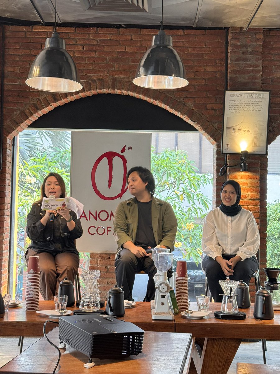 JeanetteGy's tweet photo. Apa sih Ekonomi Restoratif?

Jadi ini adalah sebuh pendekatan yg fokus pd pemulihan &amp; pemulihan, antara lingkungan, sosial, dan ekonomi.

#bersamabergerakberdaya
#indonesiamajubareng https://t.co/00UoOAPwht