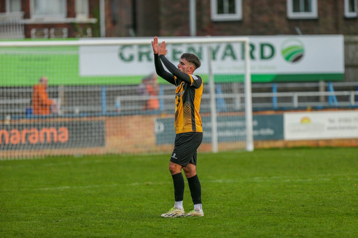 LeamingtonFC's tweet photo. 🙌🏼 To the 60 Brakes fans in the away end yesterday - THANK YOU!

We’re so lucky to have you there with us, travelling all over the country in fantastic number and voice! You Brakes! 💛

#BackingTheBrakes | #StadiumForAll 

📸 @69_simo https://t.co/ow3NxFbRbh