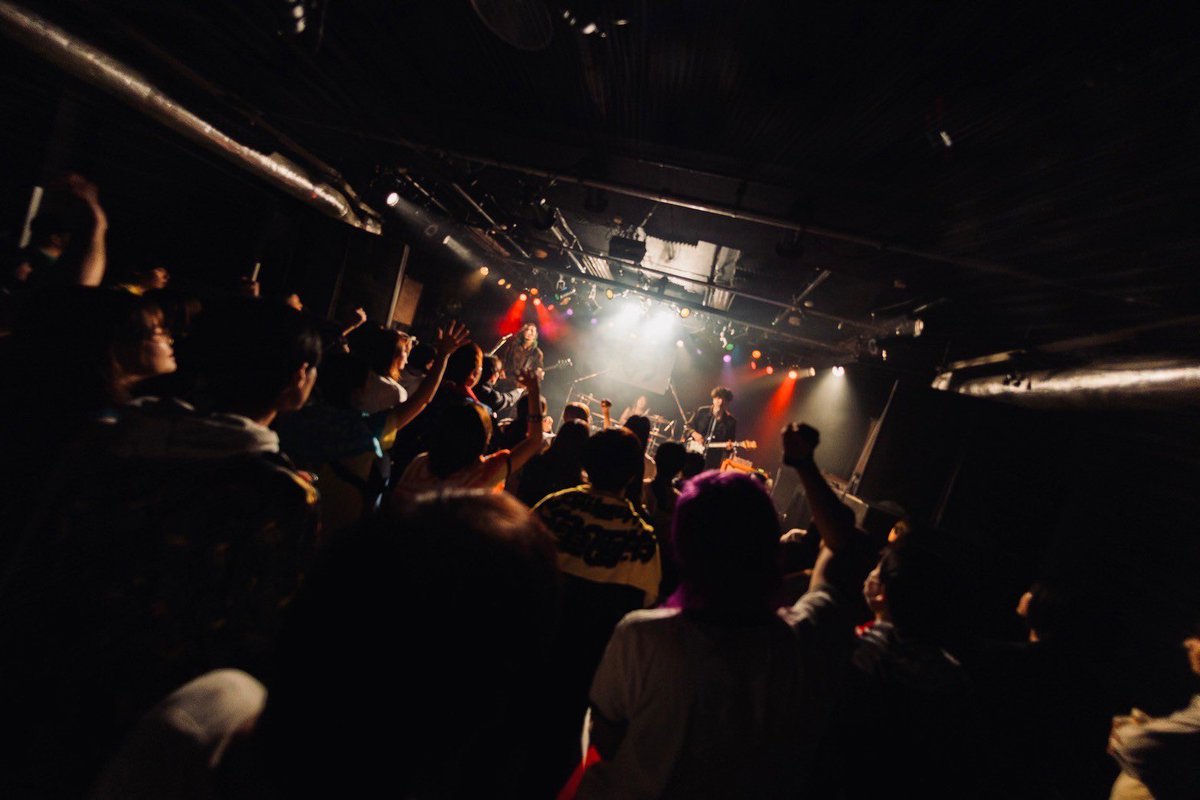 DaveRock_Akita's tweet image. 🌾 #だべろっく 2024 🌾

1組目は地元・秋田より、全国ツアーやスウィンドルでのワンマンを成功させた直後の #TOCA  が登場！🎸

夕暮れ時の冷え込んできた秋田市に、イベント開始の起爆剤として盛り上げてくれました！

他の出演バンドには様々な思い入れがあるのだとか👀

📷 @taseyuya