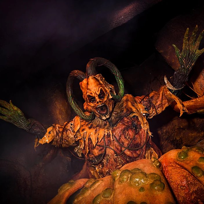 placecarrousel's tweet photo. Les Icons des Halloween Horror Nights, kezako ? 🤔🎃

En réalité, pas facile de dresser une liste exhaustive de critères, mais comme leur nom l’indique : ces personnages sont considérés comme iconiques de leur édition par la communauté de fans ! https://t.co/lo0S2ln6gK