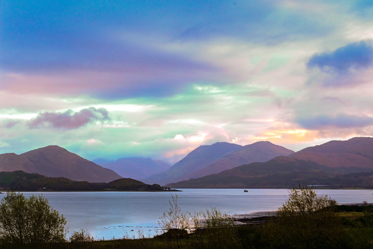 #Watercolours at Loch Creran this morning just before the rain started

<a href="/stvweatherwatch/">STVWeatherwatch</a> <a href="/wildaboutargyll/">Wild About Argyll | Scotland’s Adventure Coast</a> #scotland #argyll #loch #sunrise