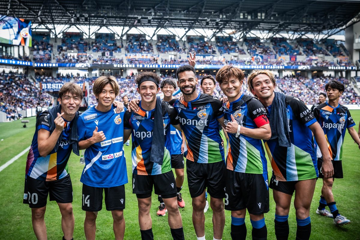 🔷🔶 𝙎𝙈𝙄𝙇𝙀😳 勝つって、最高。📸 #vvaren #Jリーグ #長崎鹿児島