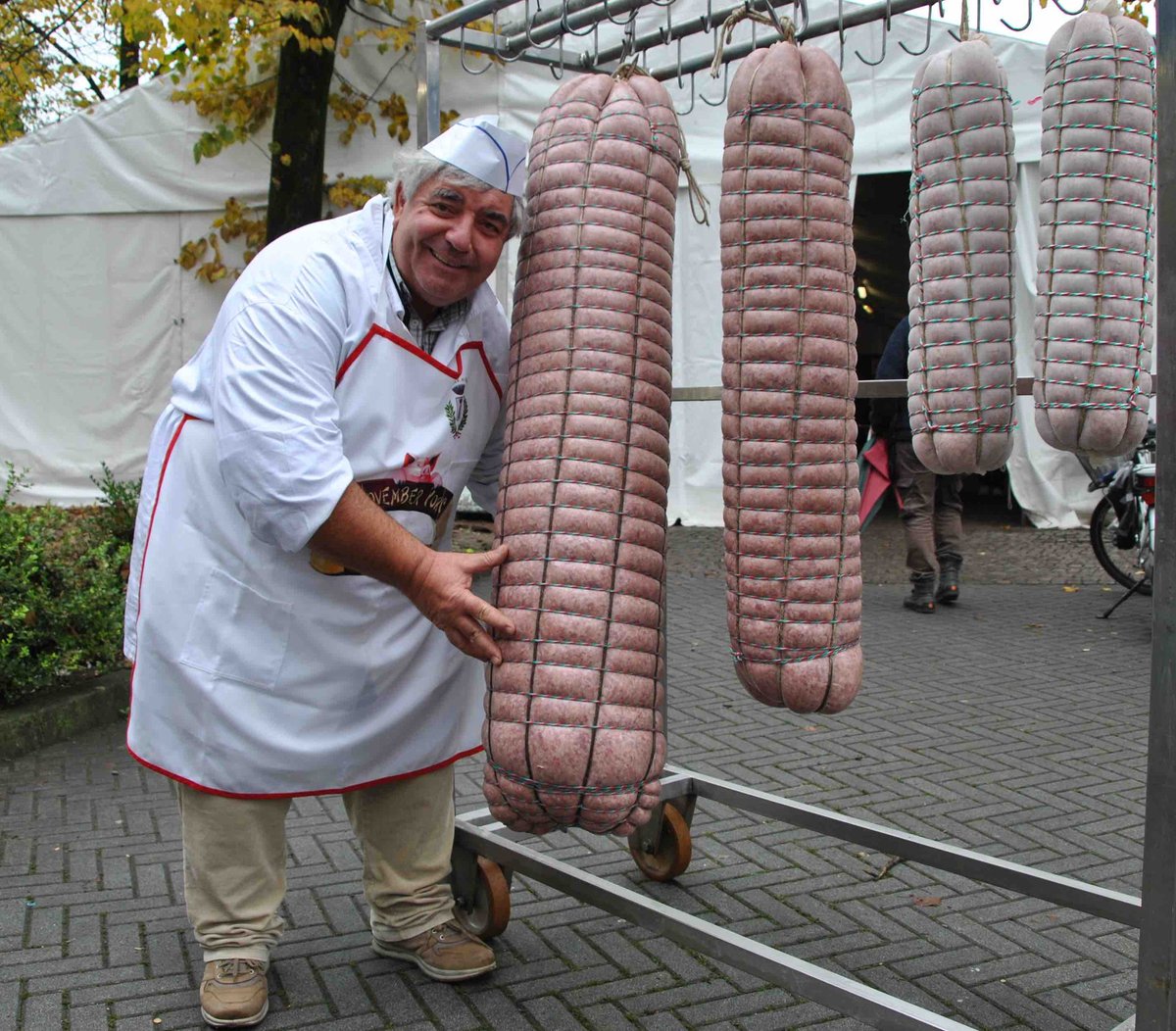 In Germania c'è l'Oktoberfest, a Strasburgo i mercatini di Natale...da noi c'è 𝐍𝐨𝐯𝐞𝐦𝐛𝐞𝐫 𝐏𝐨𝐫𝐜🐽
La staffetta più golosa riempirà i weekend di novembre di eventi e bontà con protagonista il maiale. Si comincia con Sissa, poi Polesine, Zibello e Roccabianca
#novemberporc