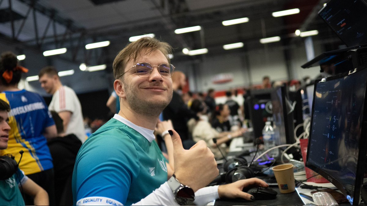 RÉSULTATS D'HIER POUR ELY FOR A WEEKEND 🔥

Après être tombé en LB, ils ont fini par le remonter et joueront aujourd'hui la FINALE DU LB pour une place en Grande Finale ! 

On a hâte de voir ça ! 

Ça commence à 10H sur twitch.tv/occilanevent 

#ELYWIN 💚💙