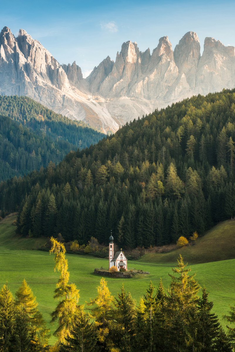The San Giovanni church surrounded by the majestic peaks of the Dolomites, Italy 🇮🇹
