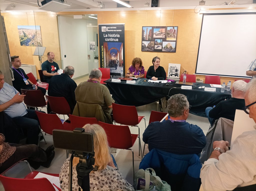 AVVCanSantJoan's tweet photo. Hem participat en una taula al seminari "El patrimoni: una qüestió de futur" fet per @ArxiuHistoric9B . ❤️
Hem après molt i hem parlat sobre:
-#RecComtal
-Projectes comunitaris
-Vulnerabilitat social i urbana
-Contradiccions
I que @AjMontcada no assegura recursos per continuar https://t.co/3ThHrx7dqG
