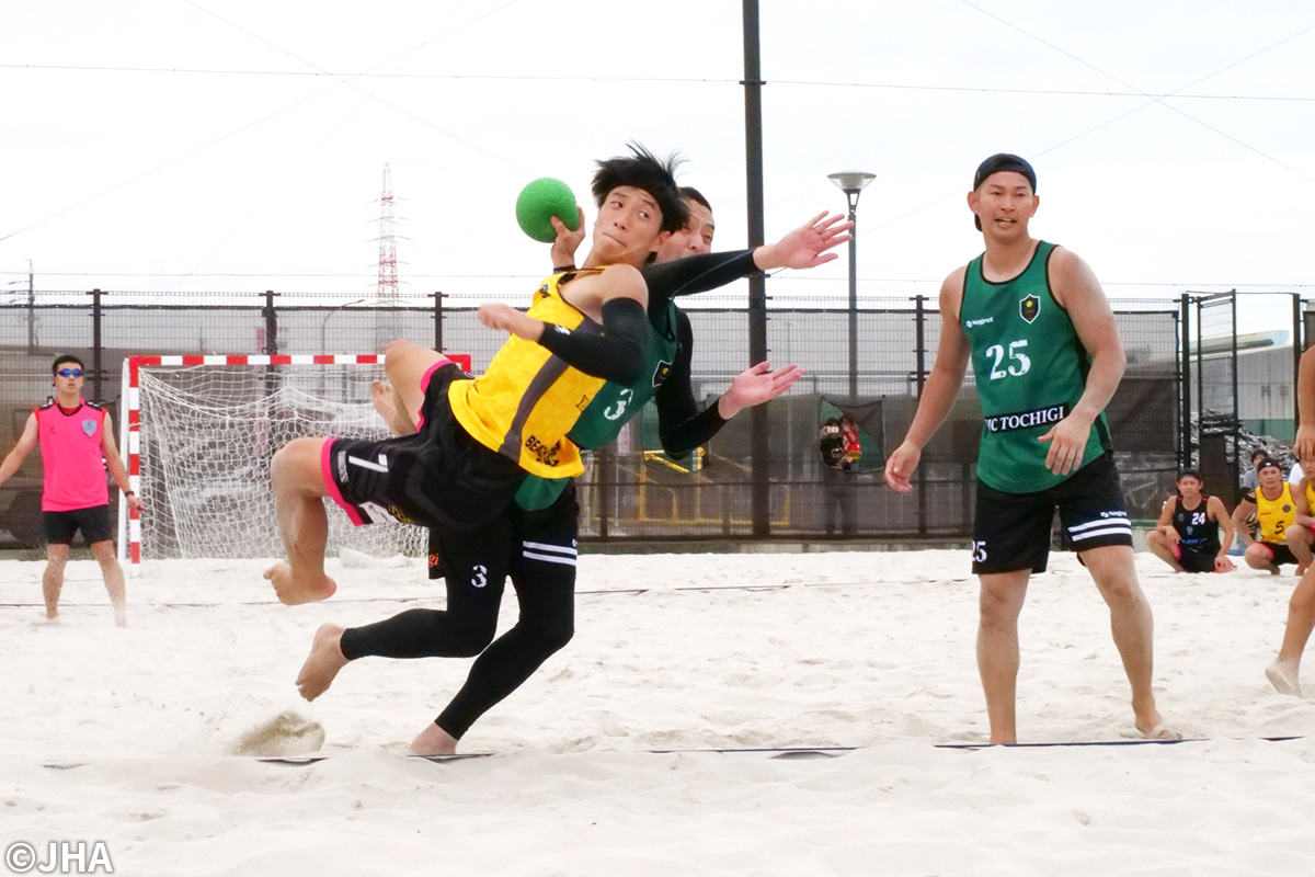 JHA_handball's tweet image. 🏆#全日本ビーチ2024🏆

【女子最終順位】
👑SWAG
🥈Thetis東京
🥉KUNOICHI

【男子最終順位】
👑シースター東海
🥈BBJ
🥉BHC TOCHIGI

結果一覧⬇
handball.or.jp/system/prog/ga…

#ビーチハンドボール