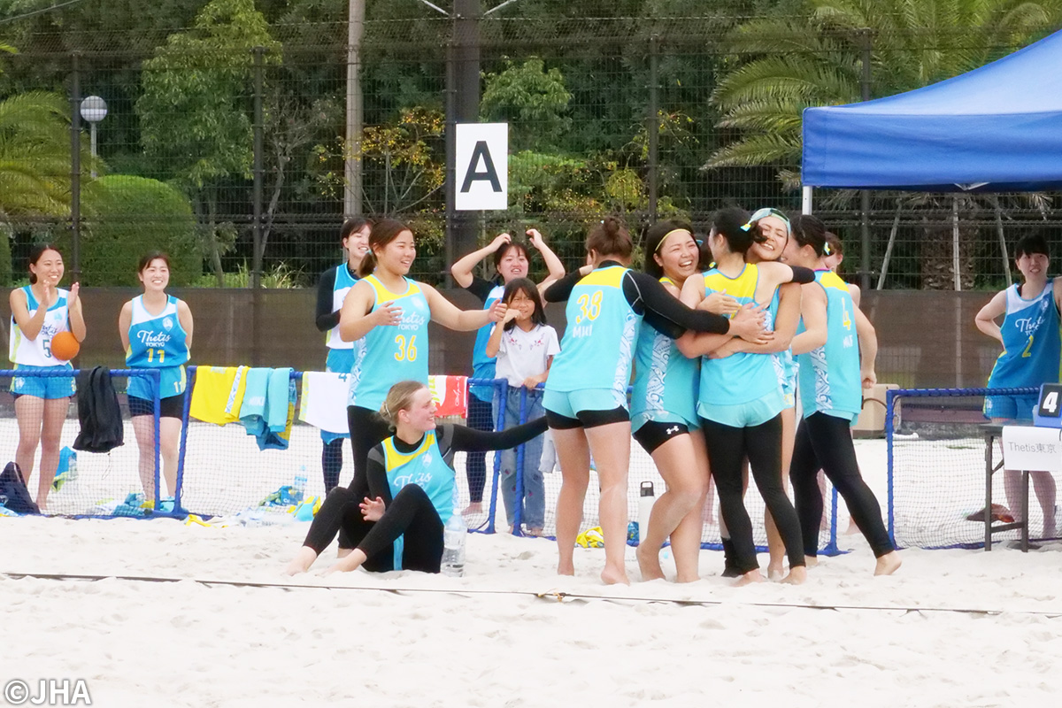 JHA_handball's tweet image. 🏆#全日本ビーチ2024🏆

【女子最終順位】
👑SWAG
🥈Thetis東京
🥉KUNOICHI

【男子最終順位】
👑シースター東海
🥈BBJ
🥉BHC TOCHIGI

結果一覧⬇
handball.or.jp/system/prog/ga…

#ビーチハンドボール