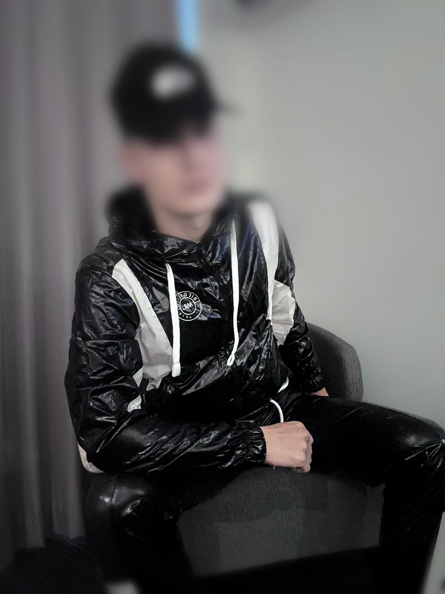 sneaks_boi tweet media