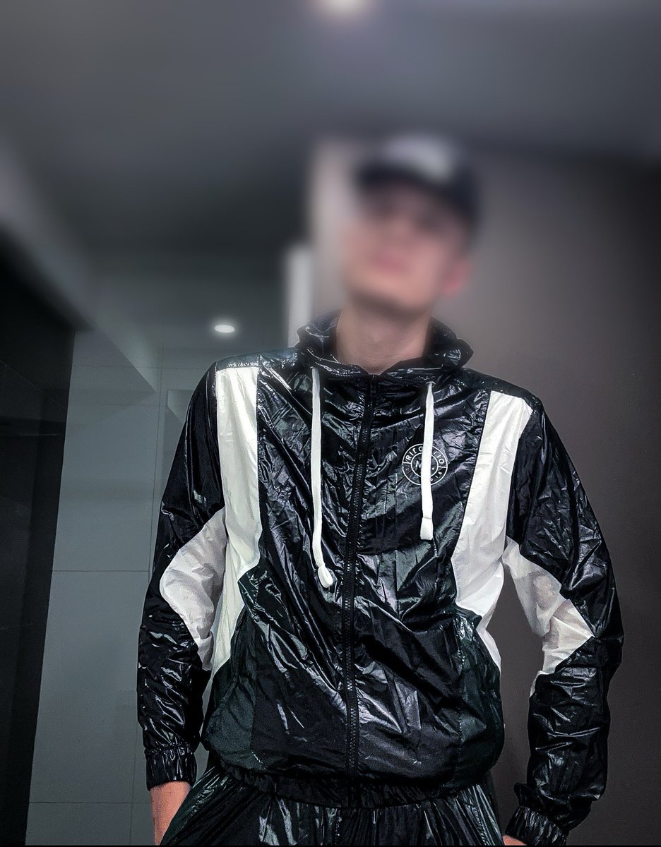 sneaks_boi tweet media