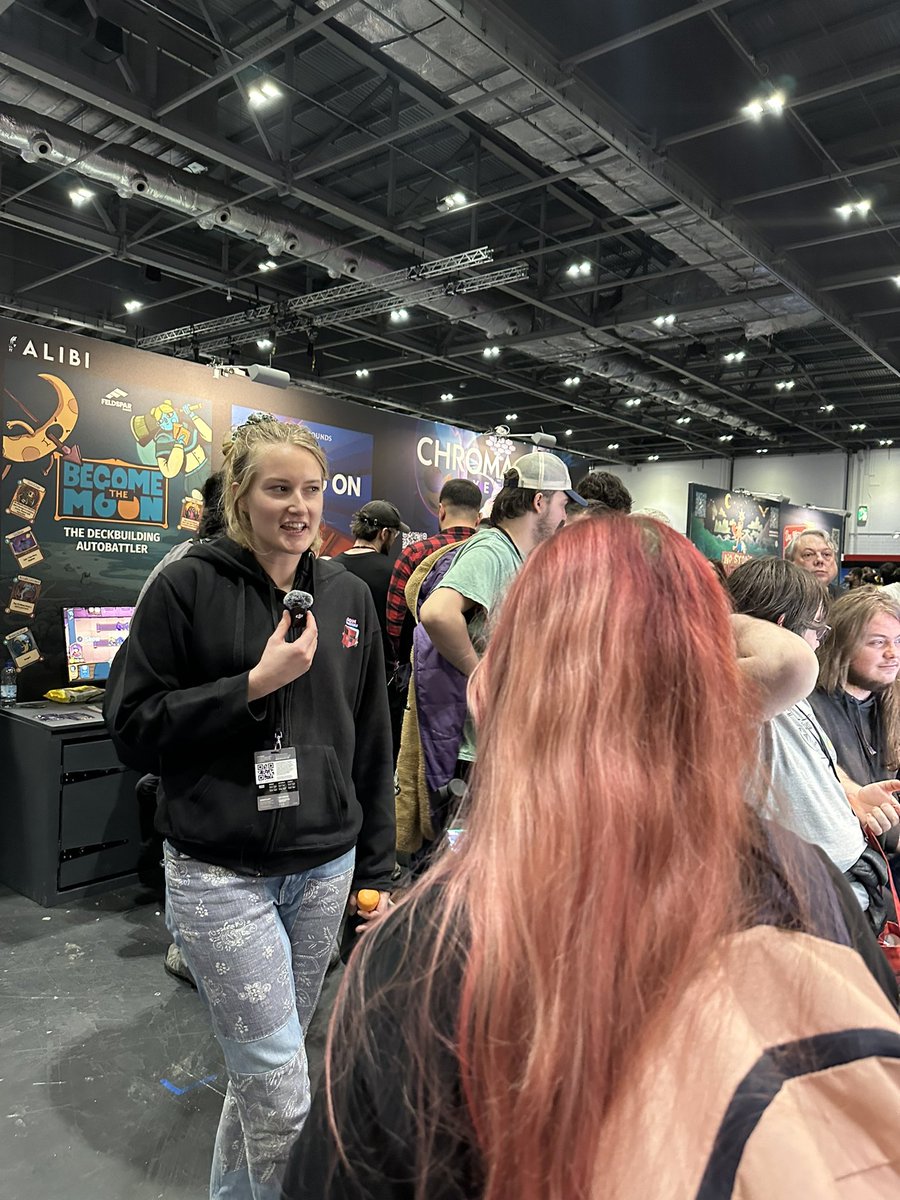 ContractorsGame's tweet photo. EGX day 2 was a banger! We gave away some t-shirts, had some interviews and Chester ate a bunch of sandwiches. 

Last day today! Ask us about our hammers and get a free t-shirt🆒

#EGX #IndieGameDev #ComicCon #MCMComicCon https://t.co/2ylYN3URe7