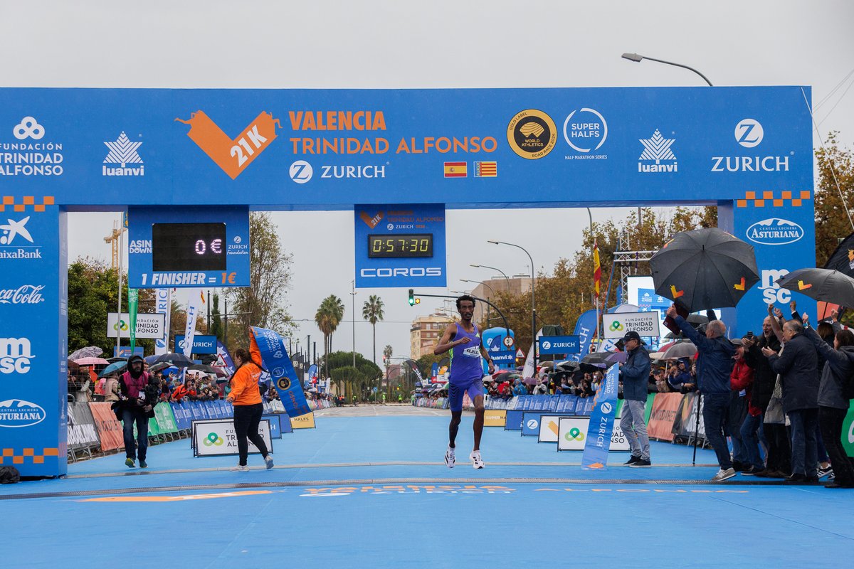 💥 ¡RÉCORD DEL MUNDO! / WORLD RECORD! 💥

YOMIF KEJELCHA 57:30 (tiempo oficial/official time)

#21KValencia