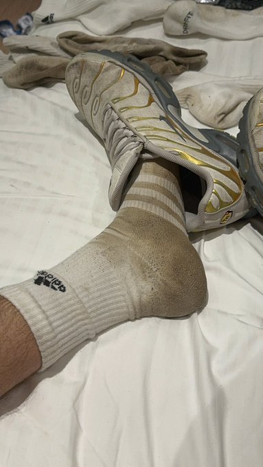 Watch sniffme_sk8boy's leaked NSFW photo on TwXstars