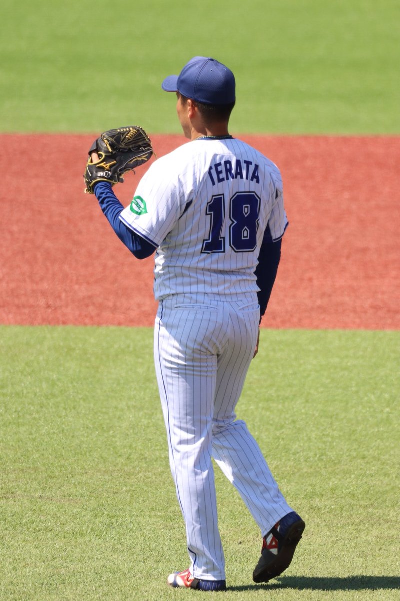 仲間に恵まれた幸せな野球人生でした。余すことなく燃え尽きると決めたラスト一年。やりきりました。引退登板も用意してもらい、最後は勝って終わり。もう思い残すことはありません。これまでたくさんの御声援をいただいたみなさま。本当にありがとうございました。本日にて晴れ晴れと引退します。