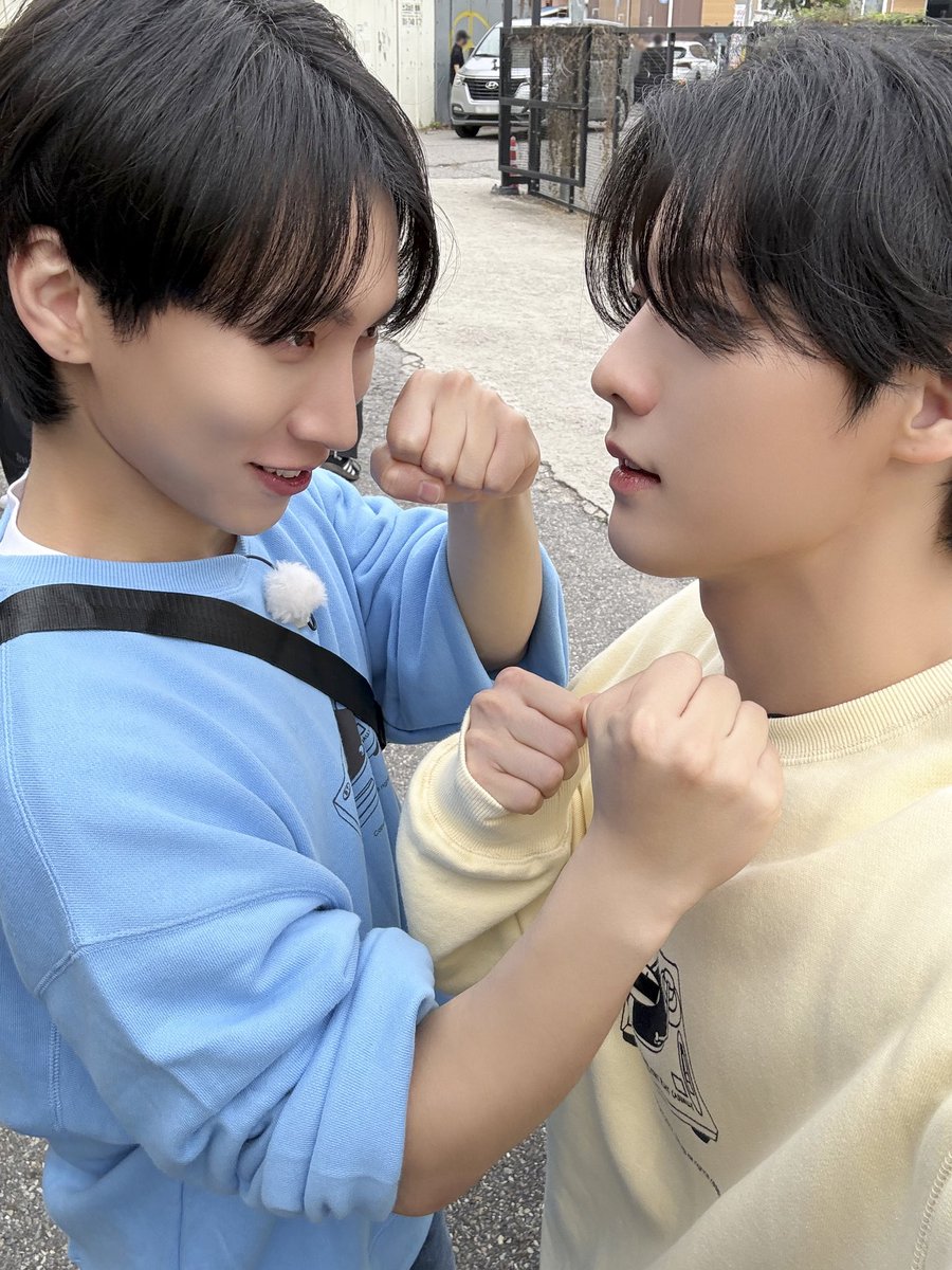 [⏰]

잠시 후 6시 10분!
SBS &lt;런닝맨&gt;에
서은광, 이민혁이 출연합니다 ᐠ( ᐕ )ᐟ

#비투비 #BTOB
#서은광 #SEOEUNKWANG
#이민혁 #LEEMINHYUK
<a href="/BTOB_SEKwang/">서은광</a>
<a href="/btob2mh/">HUTA</a>