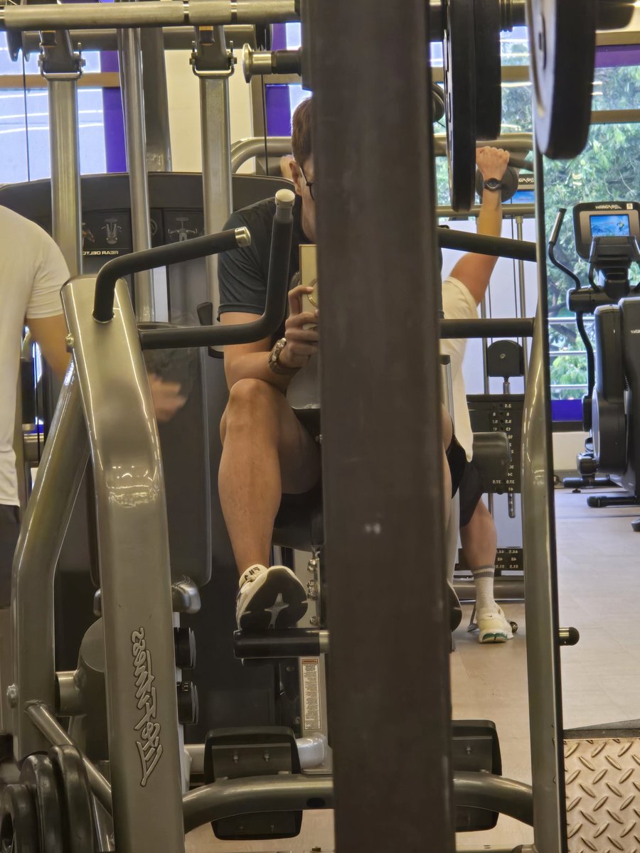 midnightcreate0's tweet image. Unleashing the power of my wings. #BackWorkout #PLHIVdiaries