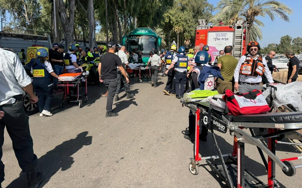 MarioNawfal's tweet photo. 🚨🇮🇱PEOPLE INJURED IN TERROR ATTACK RUSHED TO HOSPITAL

Ten people have been taken to hospital so far after a truck rammed into people at a bus stop at Glilot Junction in central Israel.

4 of them are in severe condition, 2 moderately injured, and 4 lightly injured.

Paramedics are treating other people at the scene, some of whom are trapped in the wreckage.

Source: Channel 13 reporter
