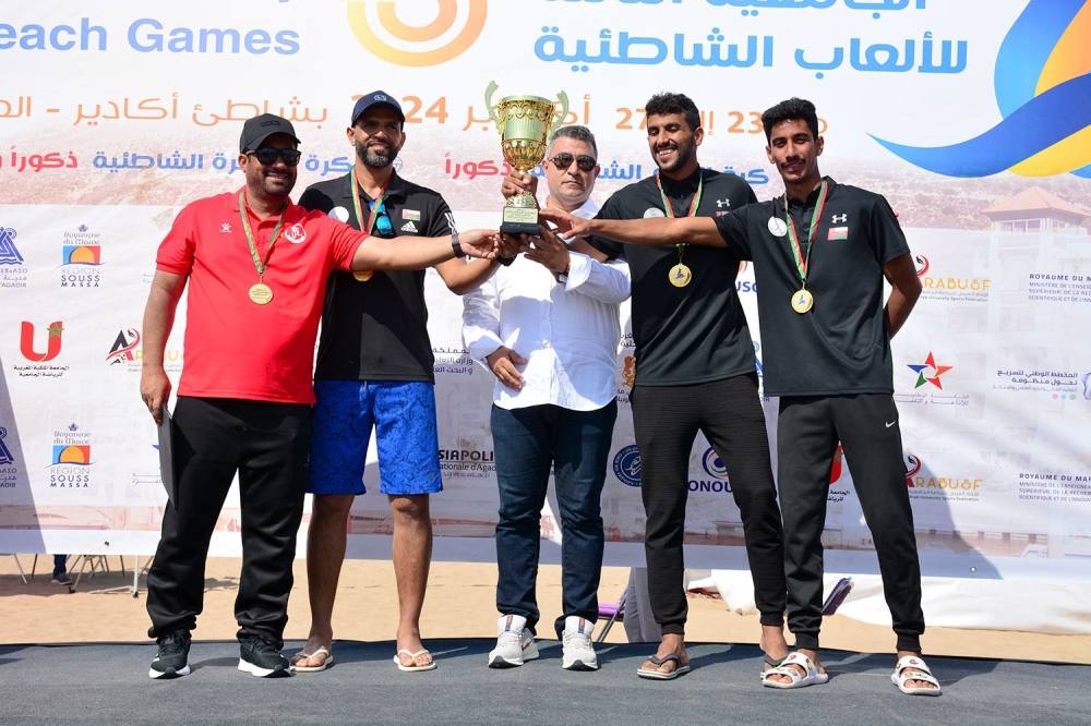 المنتخب الجامعي يتوج بذهبية الطائرة الشاطئية.
#جريدة_عُمان
 omandaily.om/article/1166563